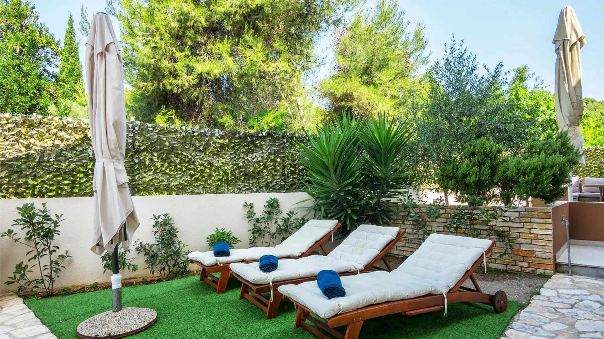 Bruno'S Poolside Apartments Traù Croazia