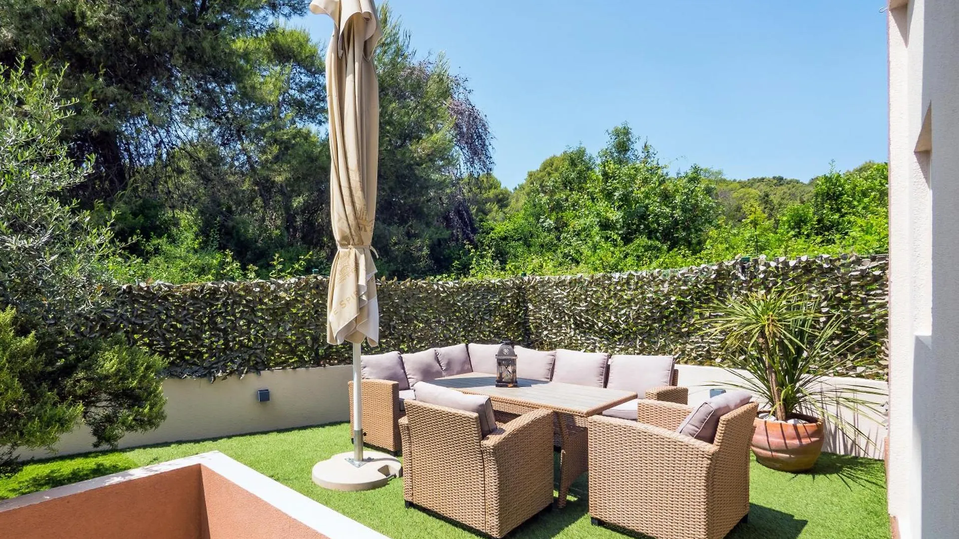 Bruno'S Poolside Apartments Traù