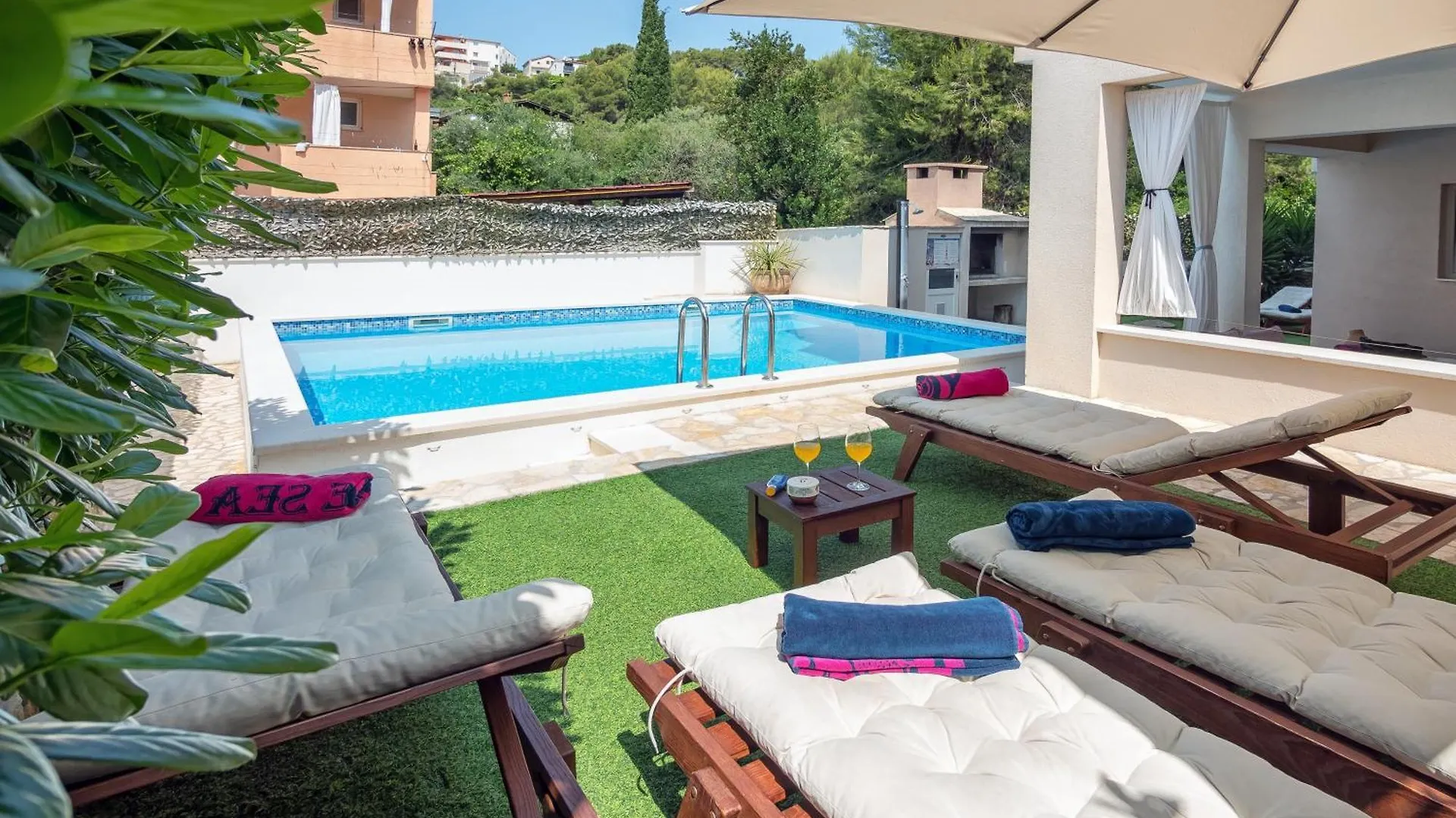 Bruno'S Poolside Apartments Traù