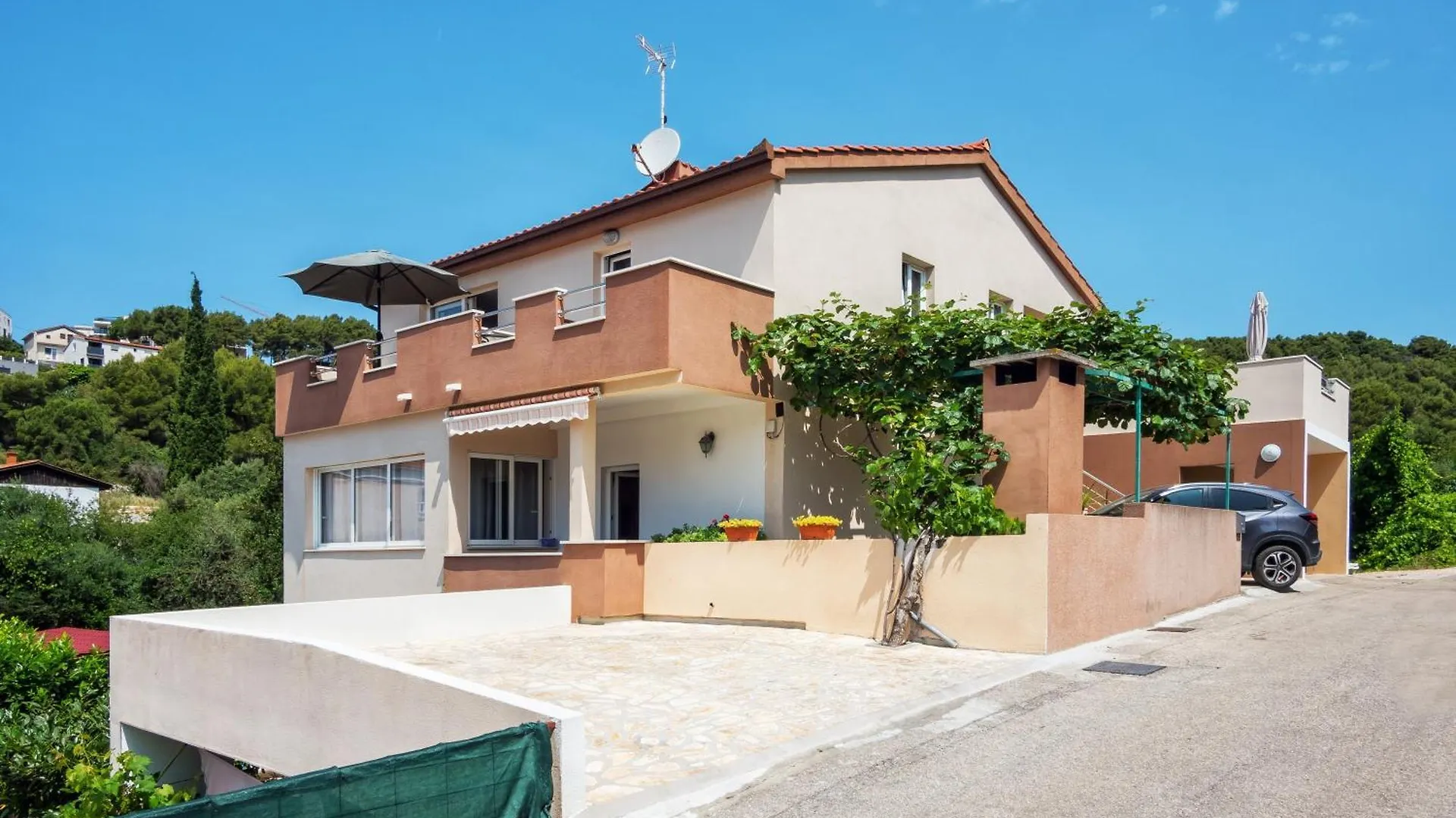 Bruno'S Poolside Apartments Traù Croazia