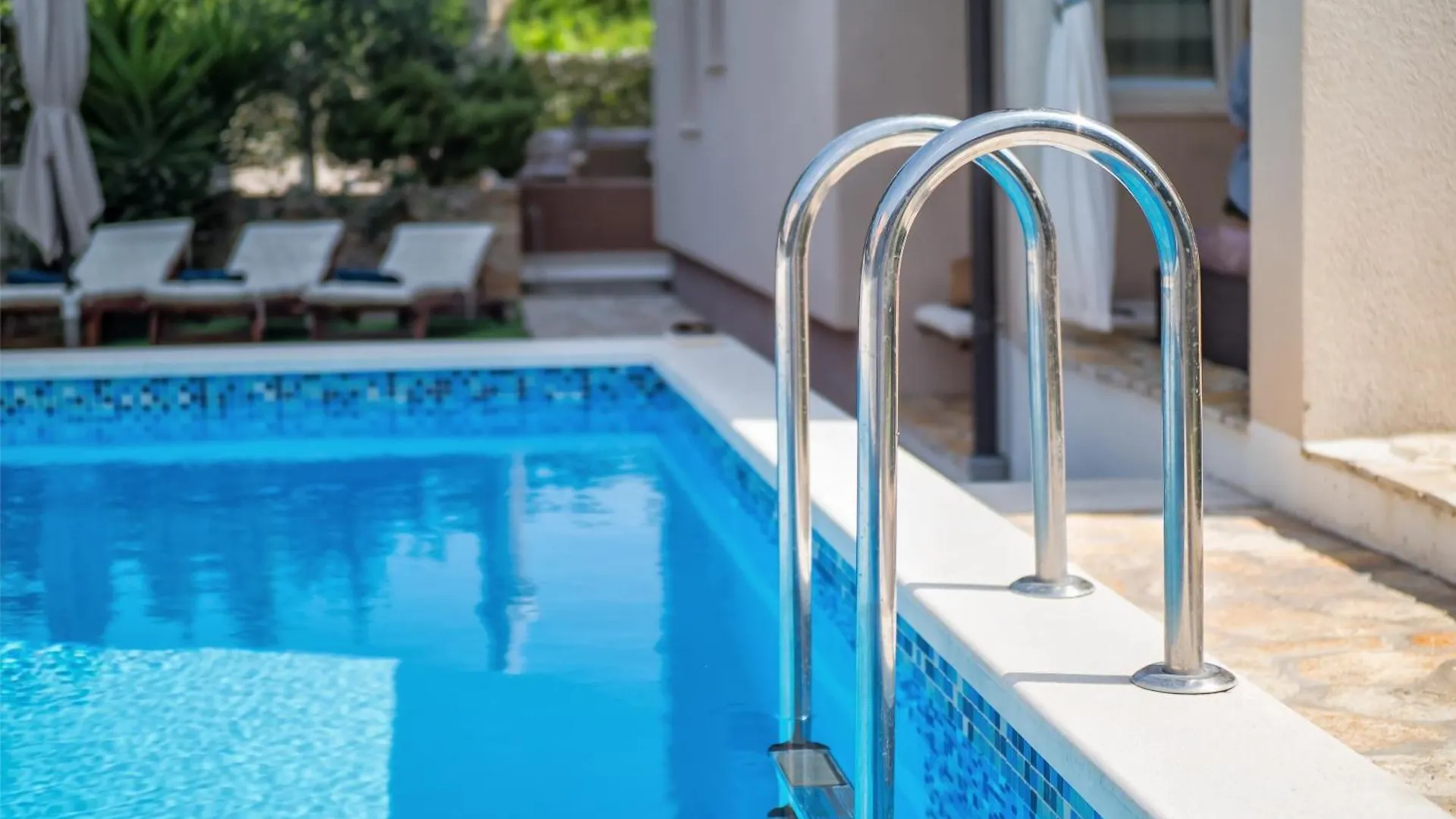 Bruno'S Poolside Apartments Traù Croazia