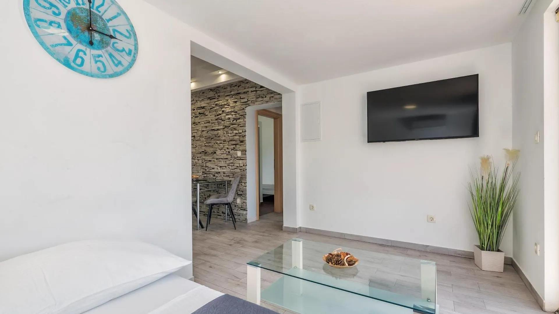 Bruno'S Poolside Apartments Traù Croazia