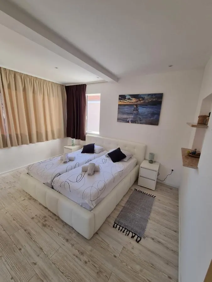 شقة Bruno'S Poolside Retreat تروغير