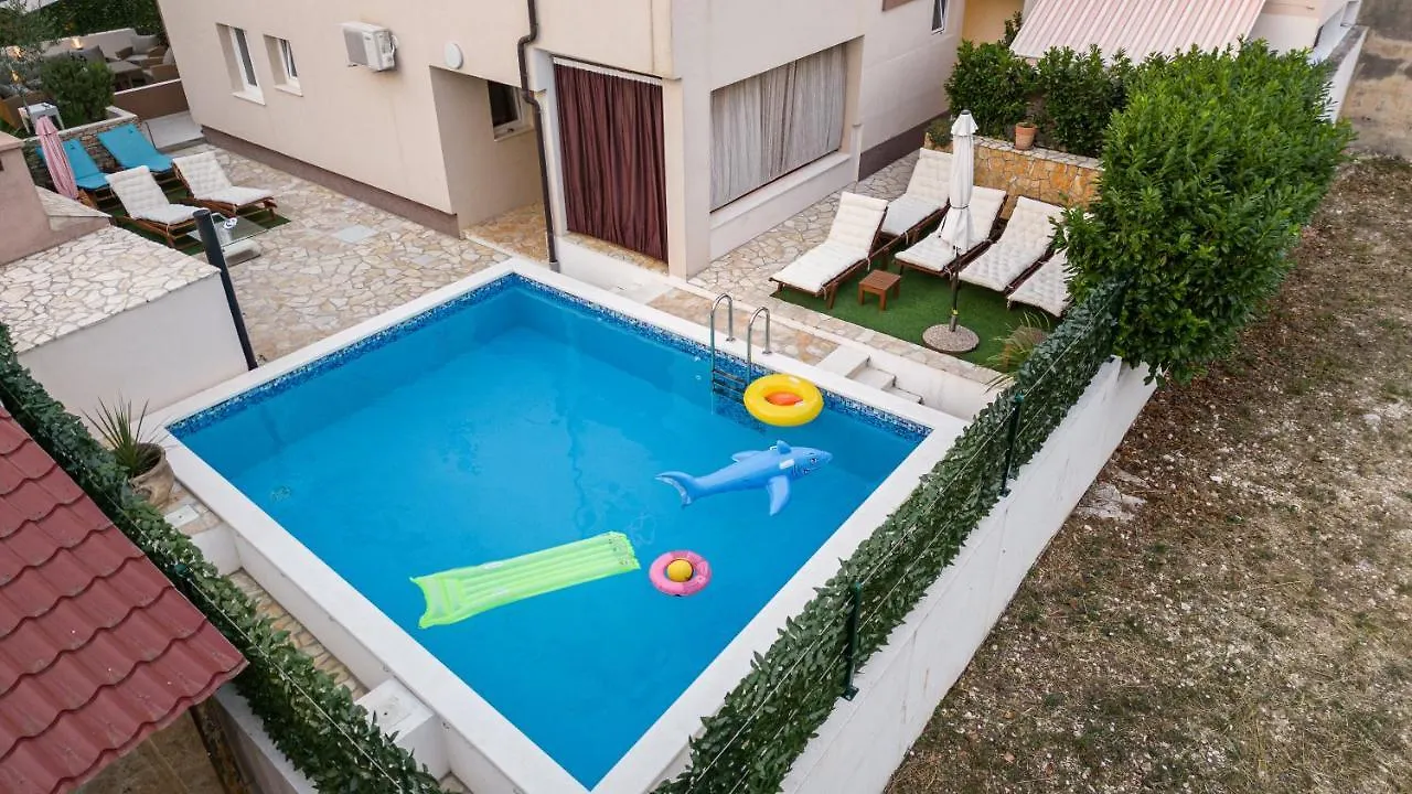 شقة Bruno'S Poolside Retreat تروغير 0*,  كرواتيا