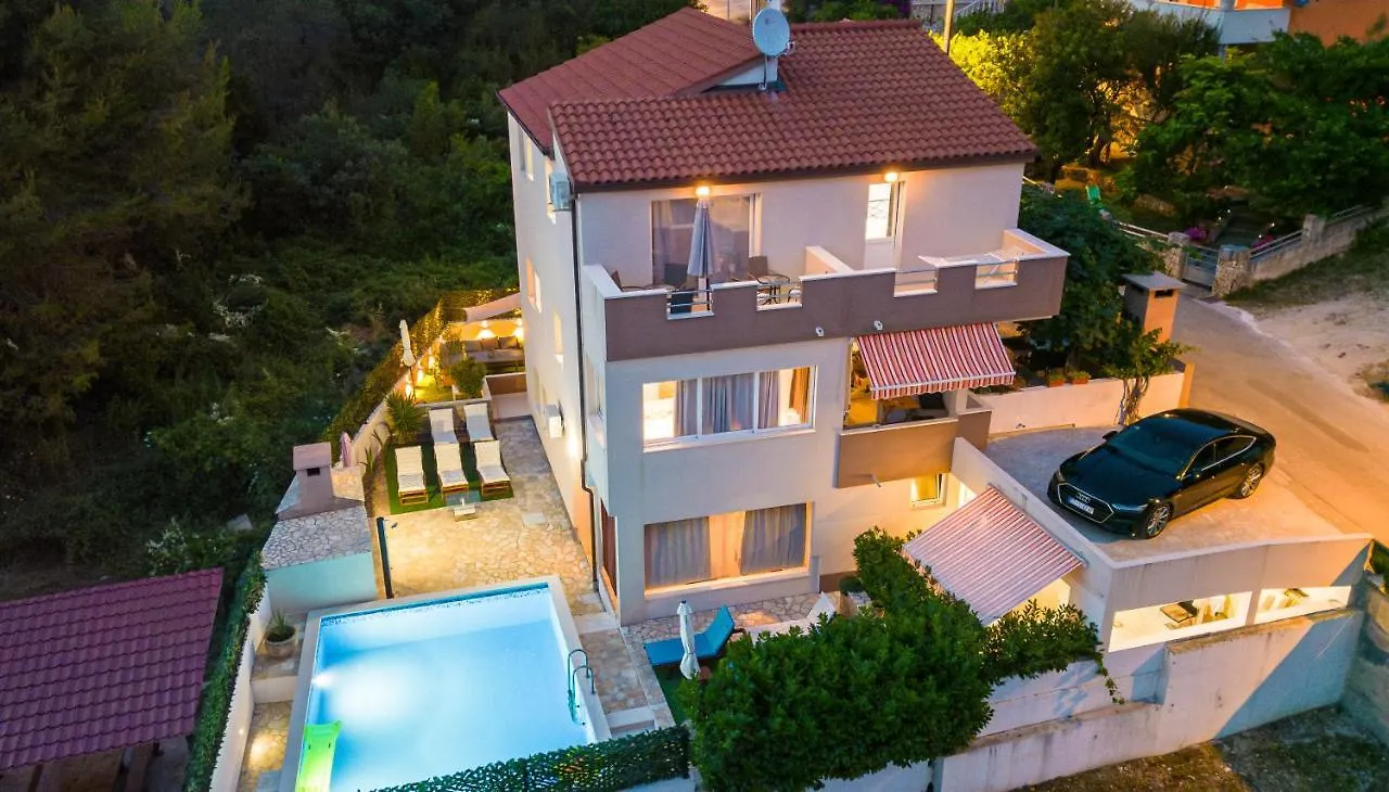 Bruno\'S Poolside Apartments - Near Beach location
