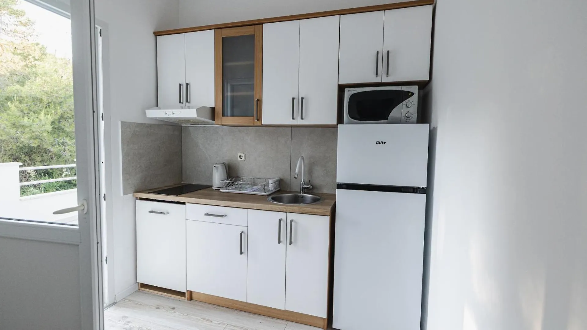 Bruno'S Poolside Apartments - Near Beach Trogir 0*,