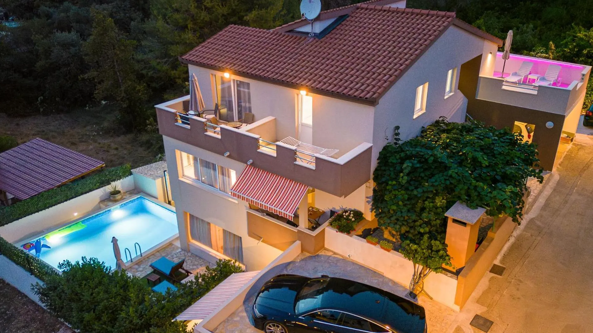Bruno'S Poolside Apartments - Near Beach Trogir