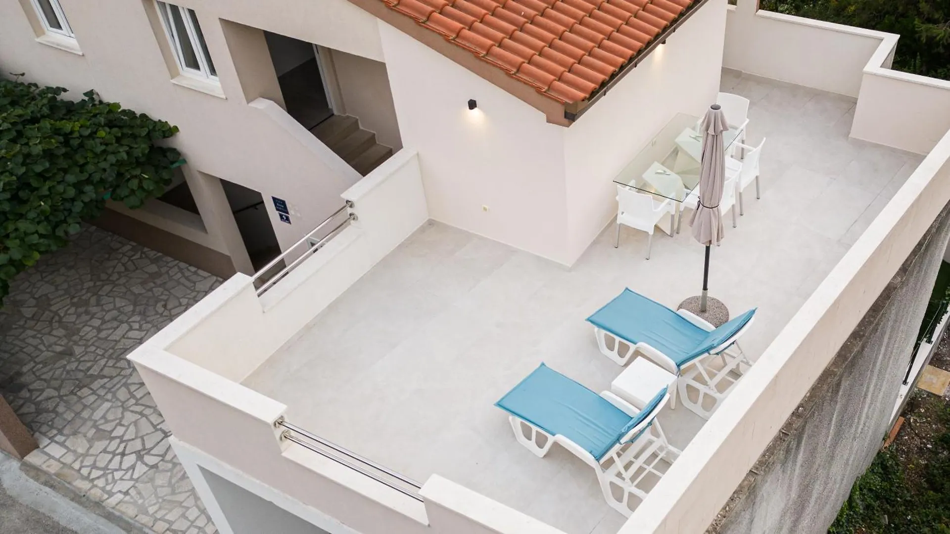 Bruno'S Poolside Apartments - Near Beach Trogir