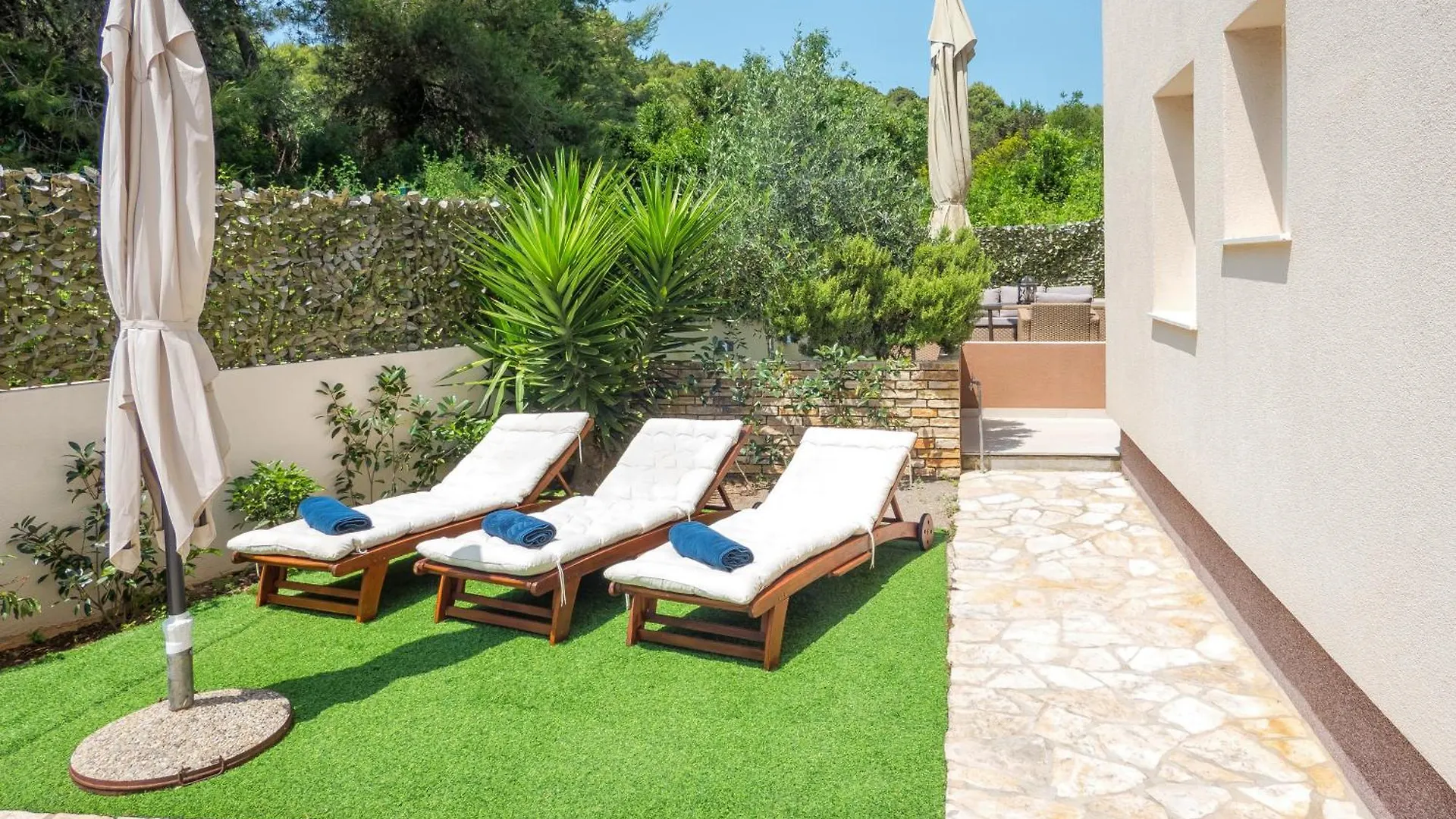 Bruno'S Poolside Apartments Trogir 0*,