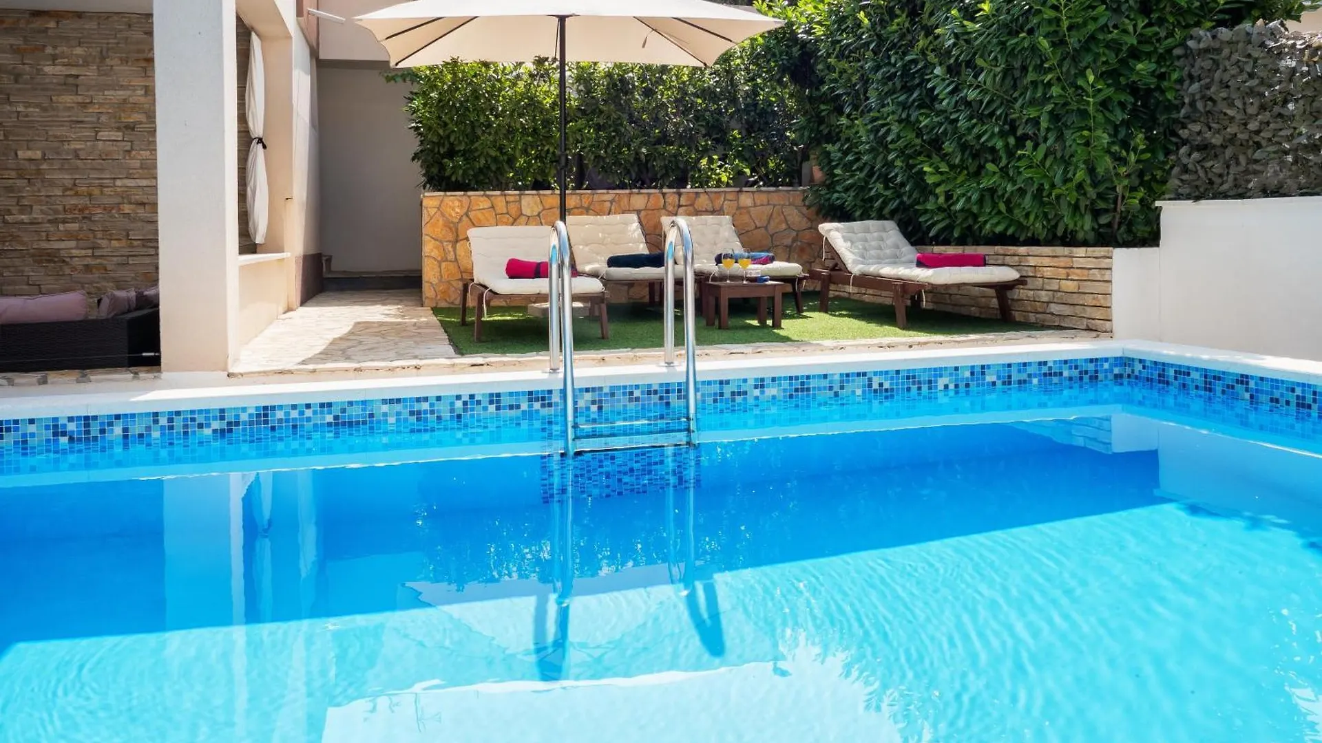 Bruno'S Poolside Apartments Trogir 0*,  Croacia