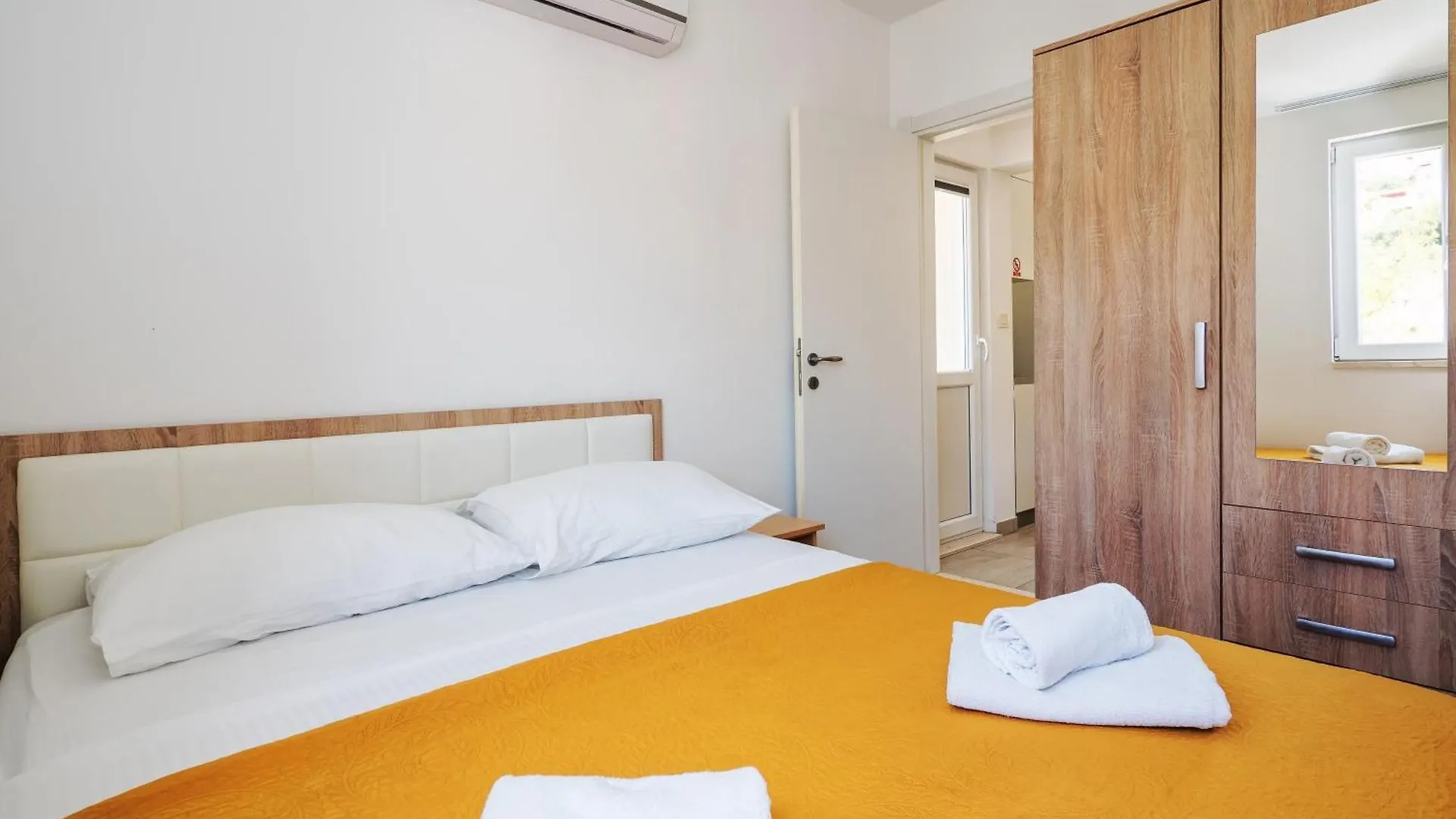 Bruno'S Poolside Apartments Trogir Croacia