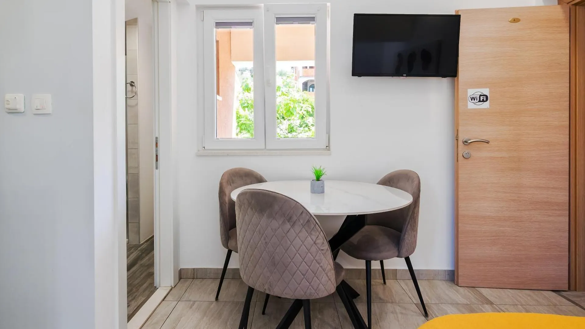Bruno'S Poolside Apartments Trogir