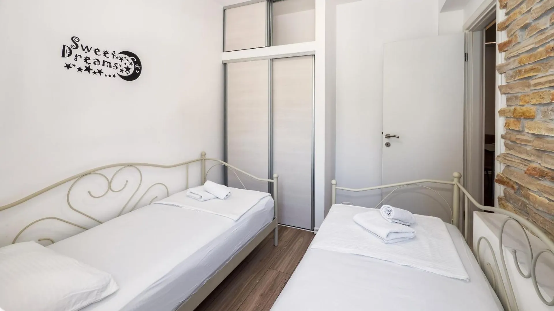 Bruno'S Poolside Apartments Trogir