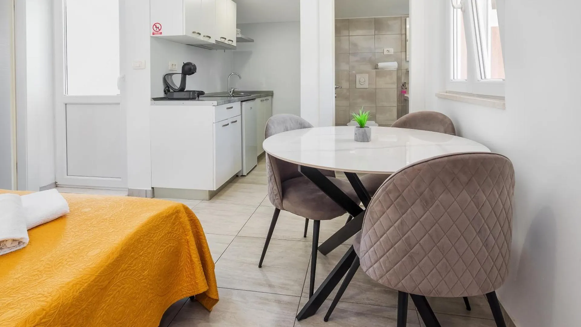 Bruno'S Poolside Apartments Trogir