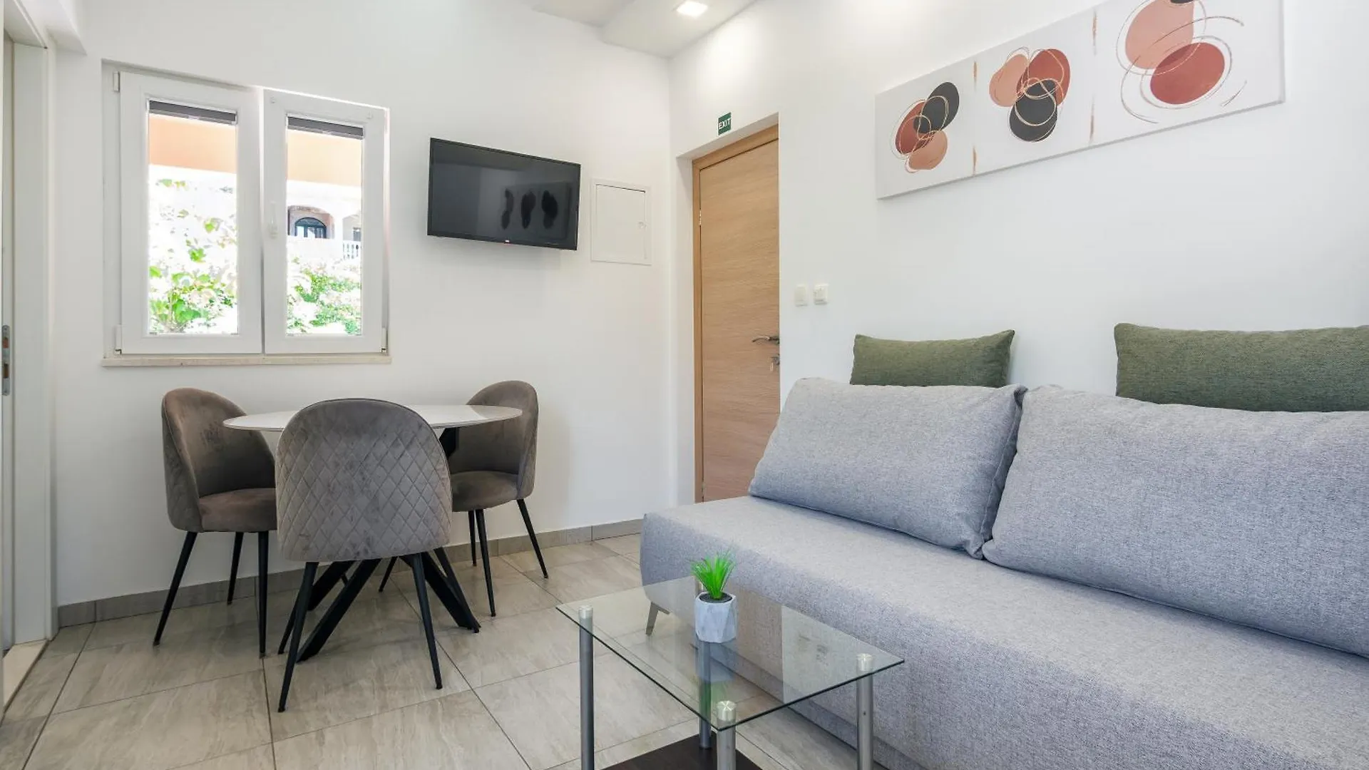 Bruno'S Poolside Apartments Trogir 0*,  Croacia