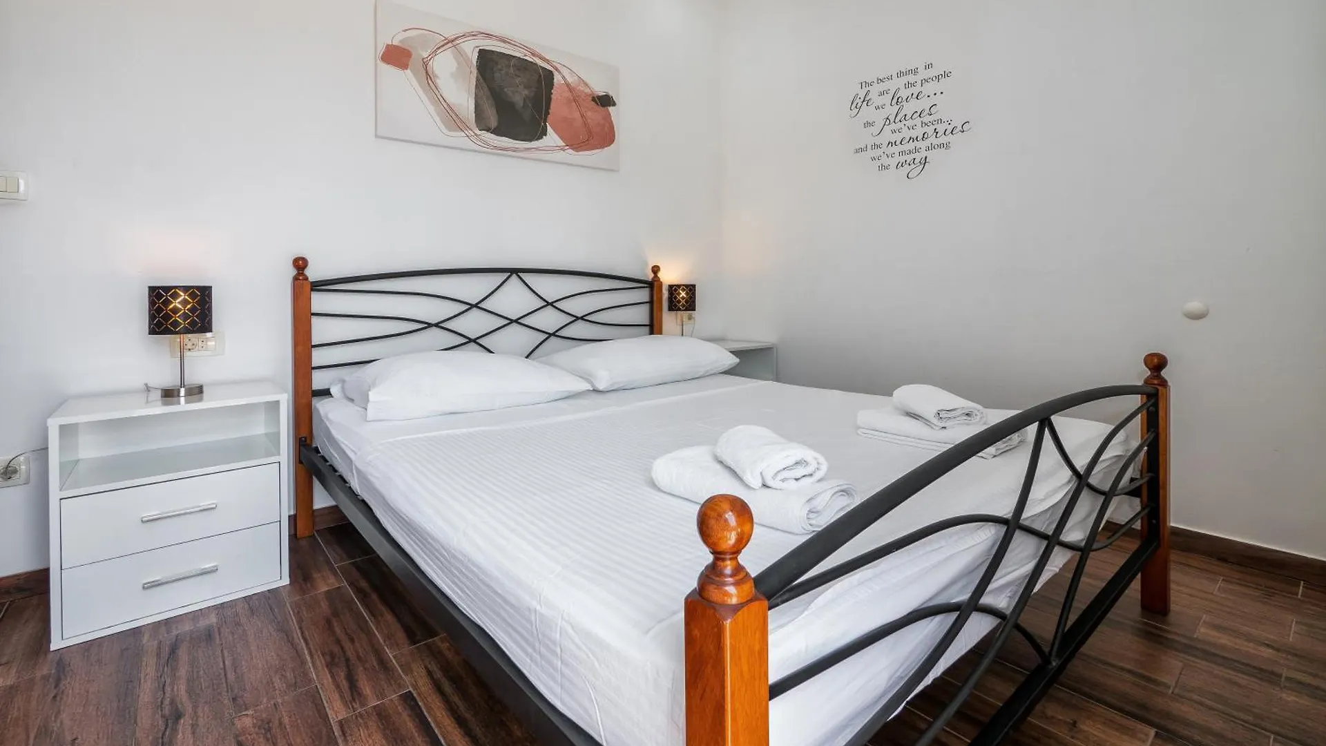 Bruno'S Poolside Apartments Trogir Croacia