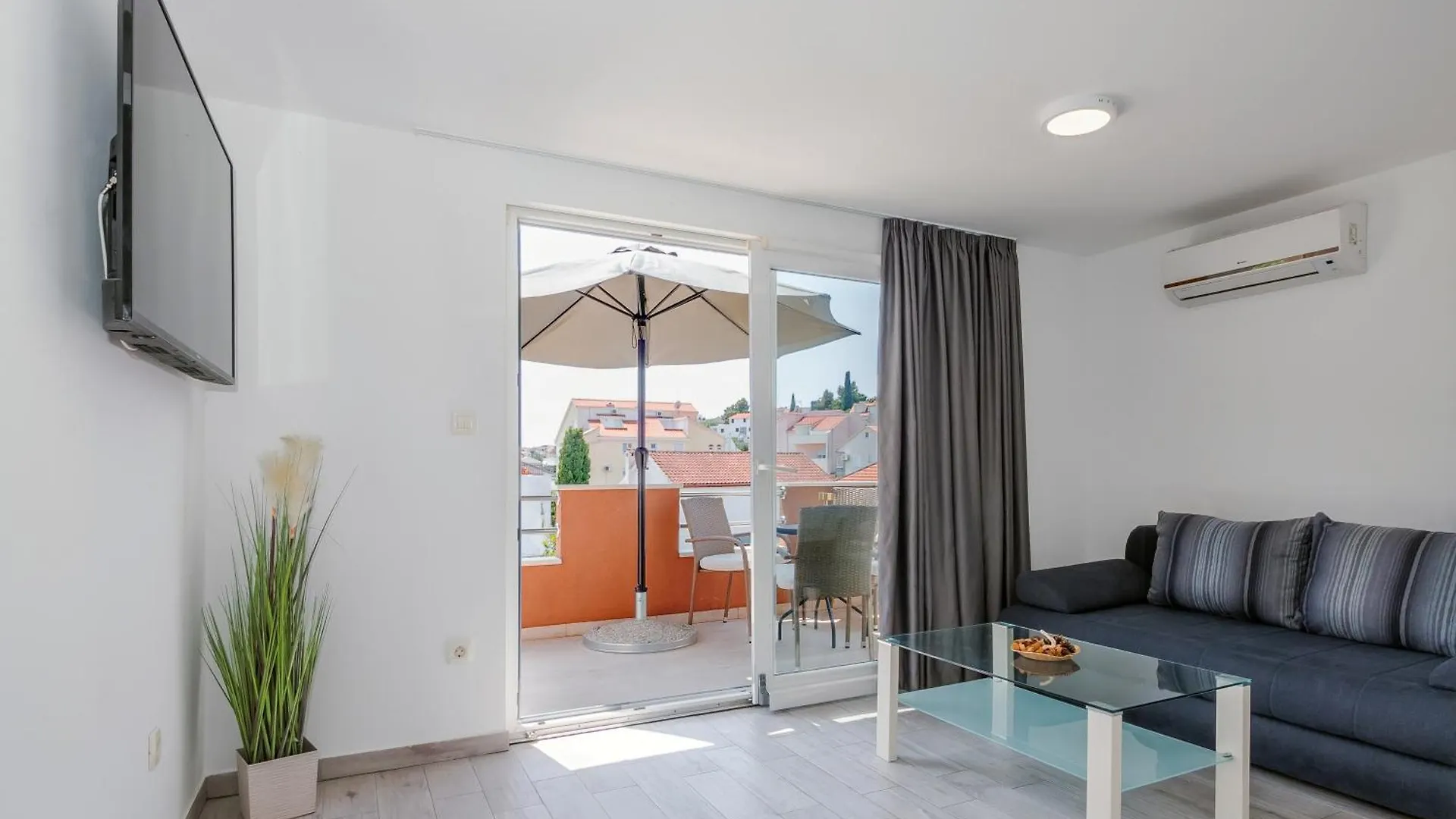Bruno'S Poolside Apartments Trogir 0*,